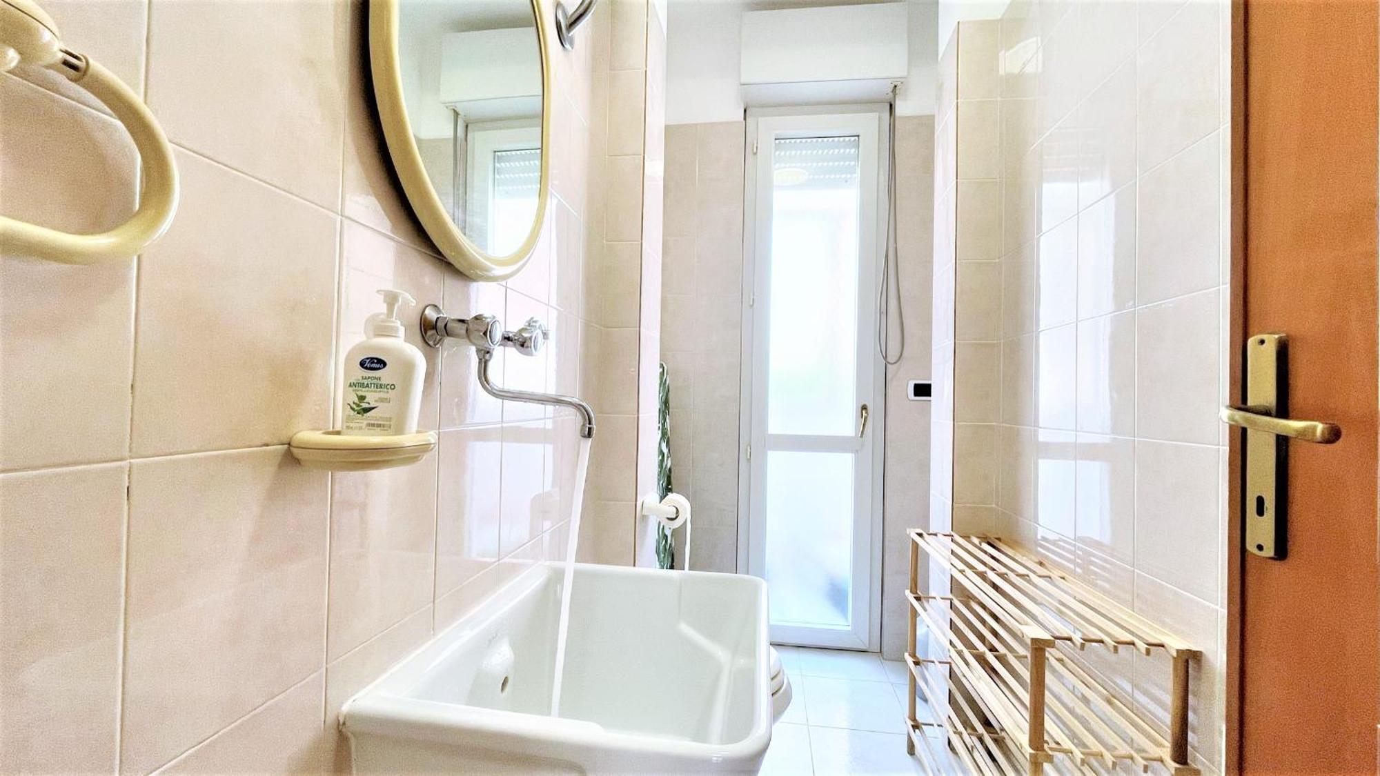 Bougainvillea Home - Ospedale Policlinico Монсерато Екстериор снимка